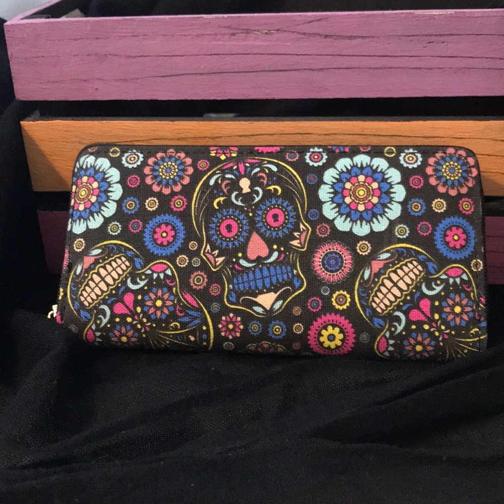Sugar skull wallet NWT